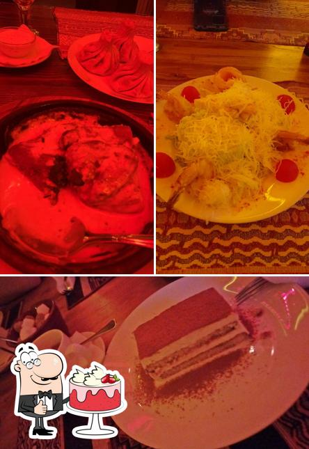 Торт «красный бархат» в "Хинкальной"