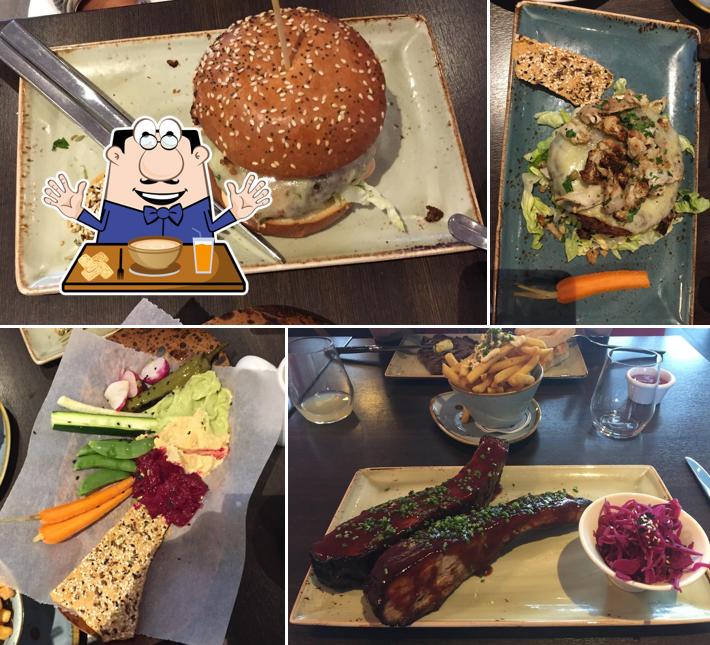 HarBAR Kitchen, Bar & Terrace