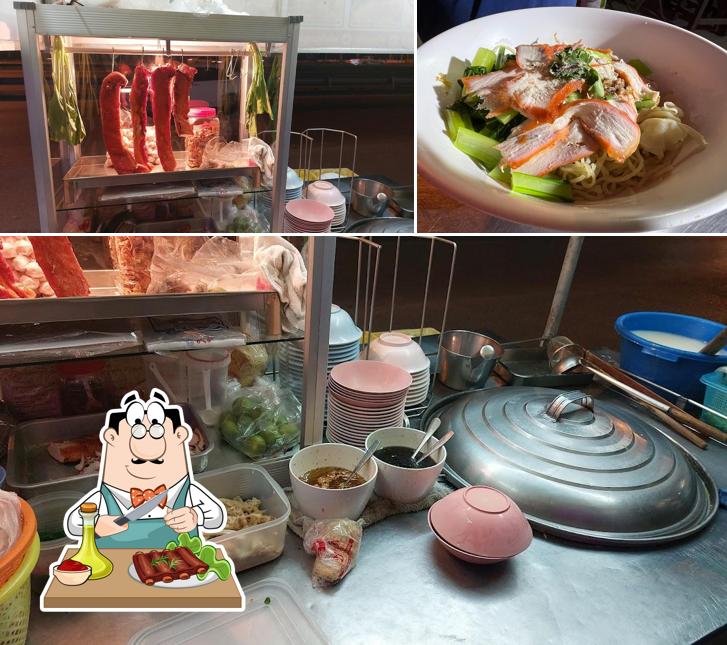 ชายสี่บะหมี่เกี๊ยว สูตรดั่งเดิม หน้าธนาคารออมสิน