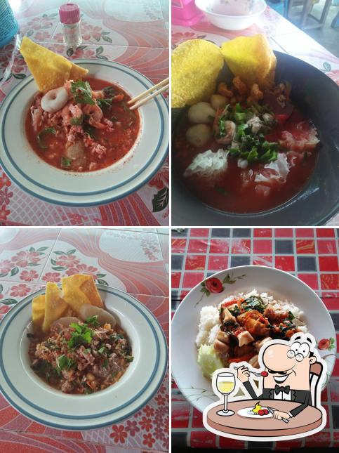 ร้านนับเงิน ชายสี่ บะหมี่​เกี๊ยว​