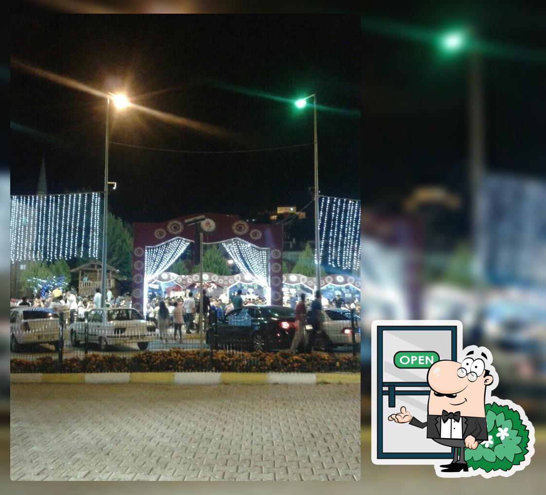 cumhuriyet meydanı elmalı