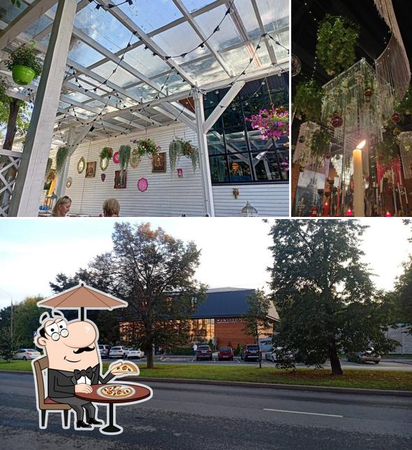 Наслаждайтесь пейзажем, который открывается из "Mansard restaurant and hall"