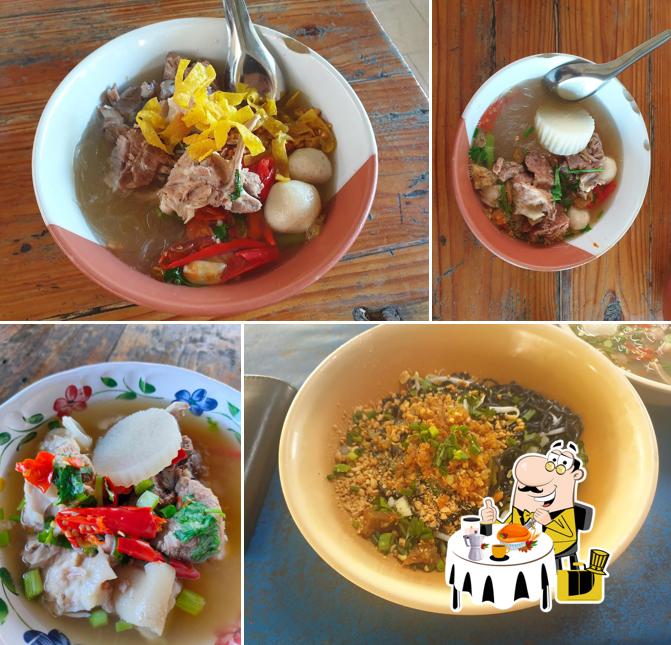 ร้านต้นยอ