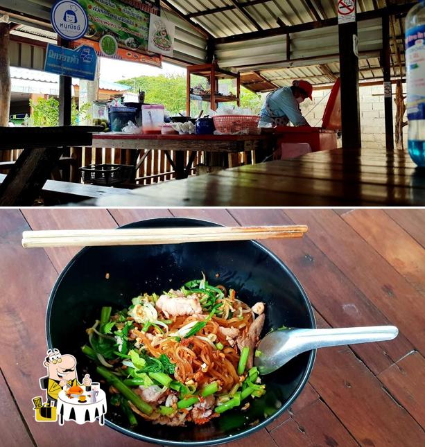 ร้านก๋วยเตี๋ยวบ้านไม้