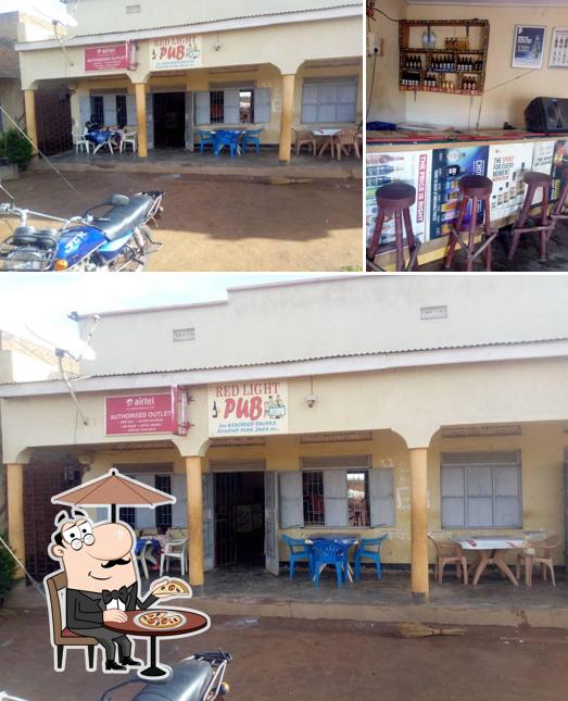 Red Light Pub -Bar, Pader