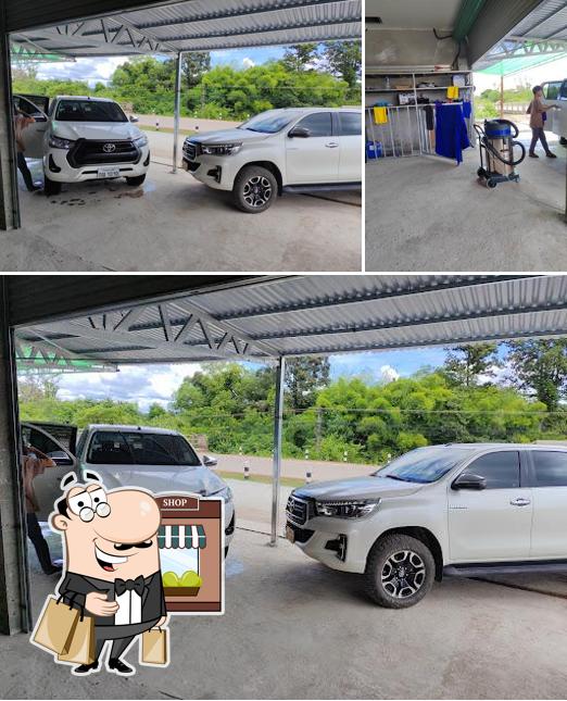 ຮ້ານປີ້ງເປັດ ປີ້ງໝູ ລູກສາວຫຼ້າ