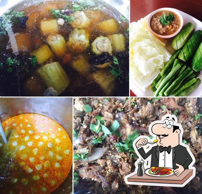 ข้าวแกง "ครัวคุณแต๋ว"