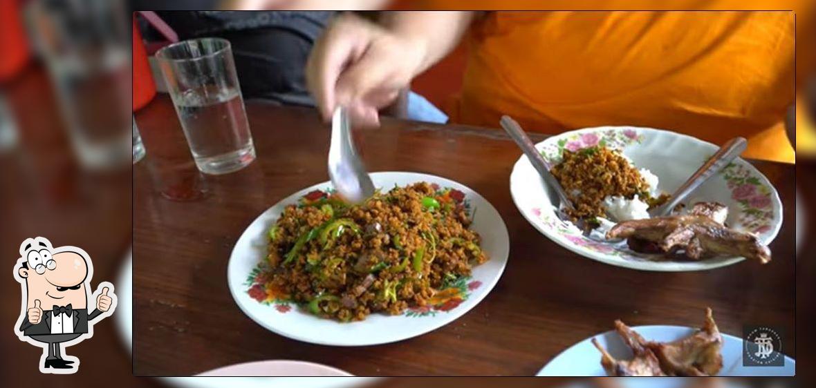 ผัดเผ็ดงูเห่า เจ๊อ้วนสร้อยทอง