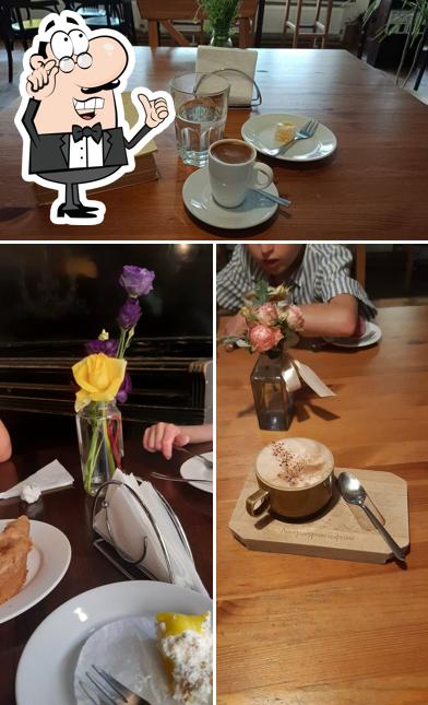 Забронируйте столик в "Литературная кофейня От А ДО Я"