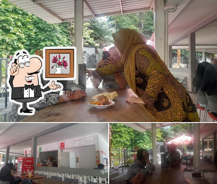 Kantin Food Court FEB UNS