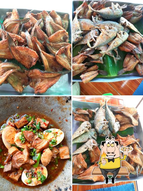 ข้าวแกงต้นคูณ กะเพราเนื้อเปื่อย ต้มแซ่บ