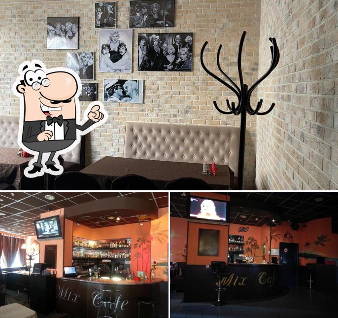 Помимо прочего, в Mix Cafe есть внутреннее оформление и вино