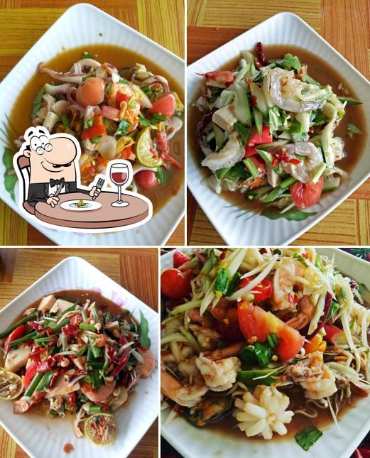 ร้านส้มตำ ไก่ย่างวิเชียรบุรี พ่อใหญ่หลอด