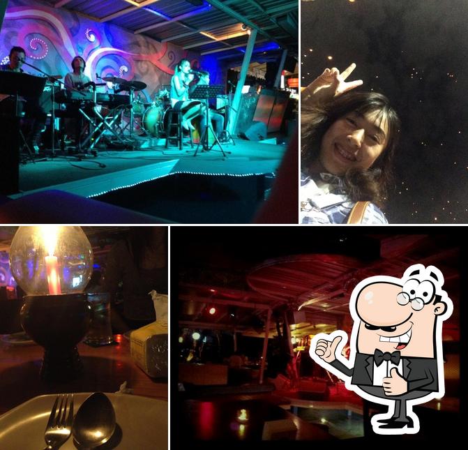 CHIQ Bar & Restaurant
