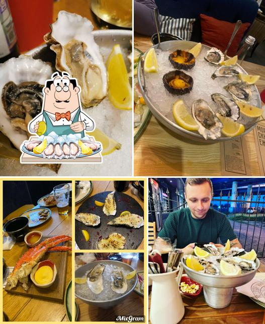 Устрицы в "Раковарне "Клешни и Хвосты""