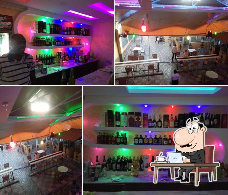 JDees lounge & Grill