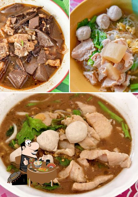 ก๋วยเตี๋ยว น้ำเงี้ยว เย็นตาโฟ