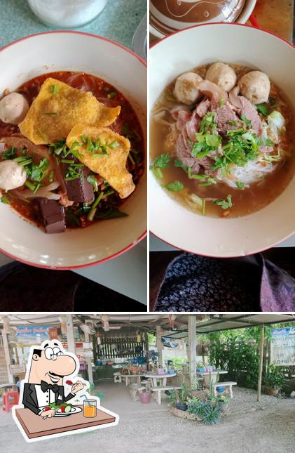 ร้านก้วยเตี๋ยวยายเที่ยง
