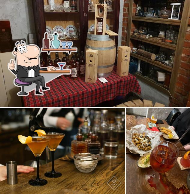 Посмотрите на внутренний интерьер "Брюса бар"