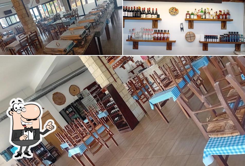 Plateia tis Anogyras Tavern