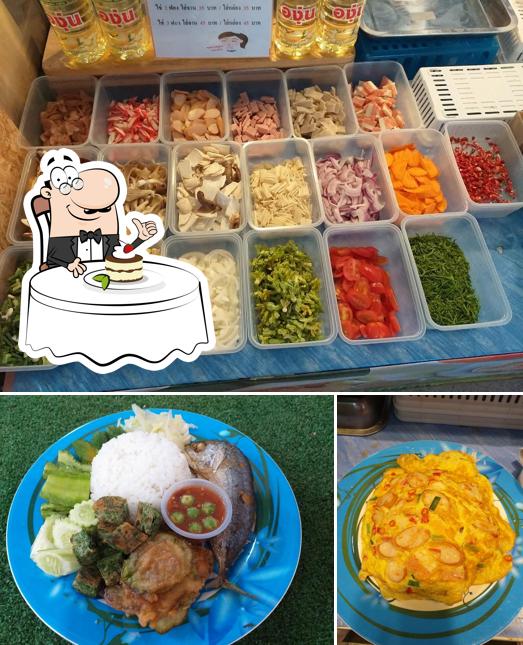 ข้าวไข่เจียวบุฟเฟ่ต์ ตลาดโต้รุ่ง มค.