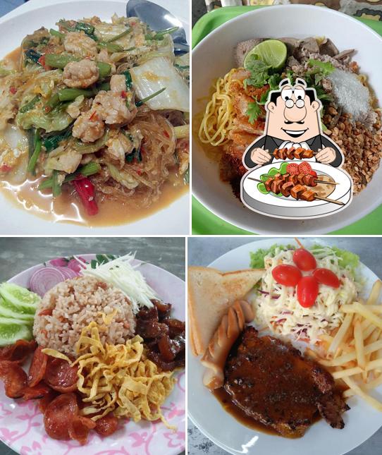 แอ๋มต้มเลือดหมู อาหารตามสั่ง สเต็ก ก๋วยเตี๋ยว วัดบ้านถ้ำ