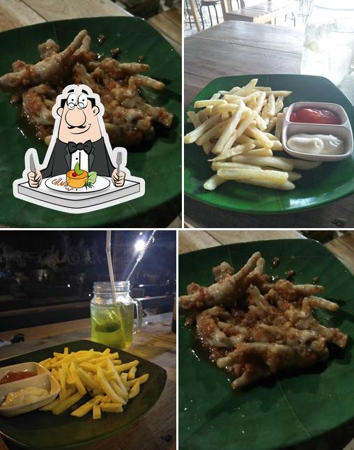 Traffic Light Bar & Food Court