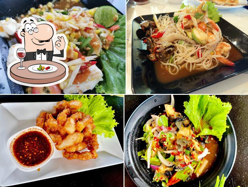 Baan Por Kitchen Cafe (by Tam Pak Haek)