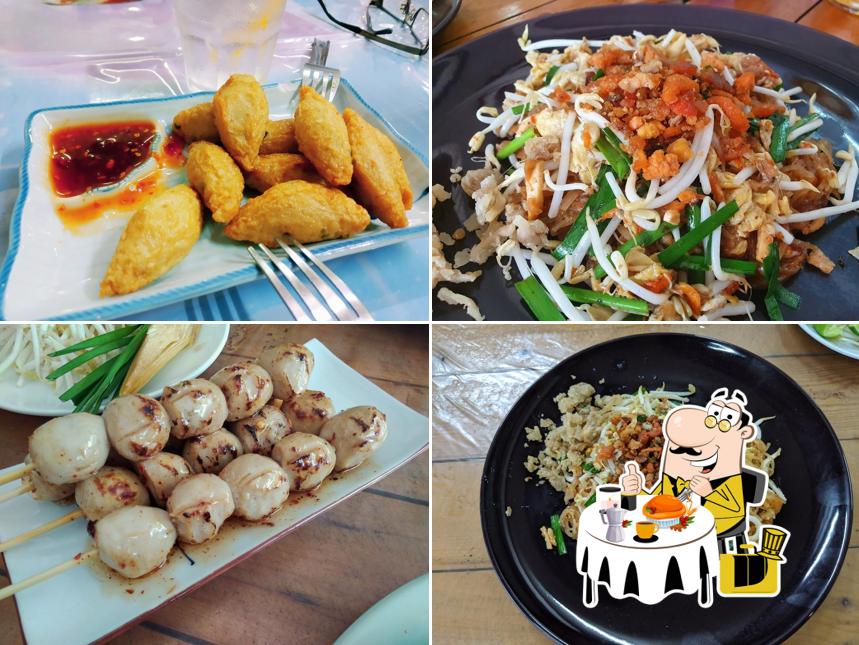 Pad Thai Pa Bai