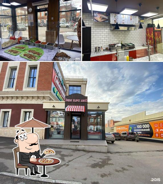 Дядя жарит мясо