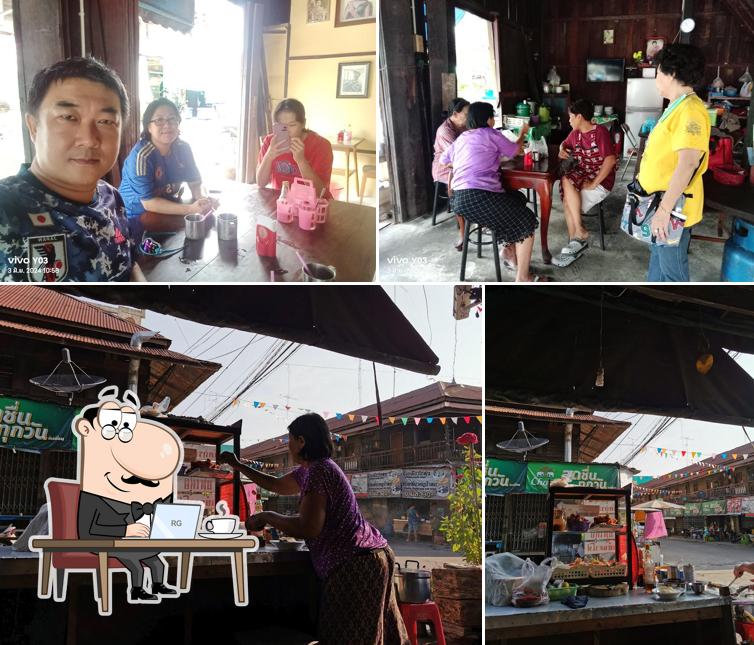 ร้านอาหารตามสั่ง ป้าสมใจ ( Typical thai by order restaurant )