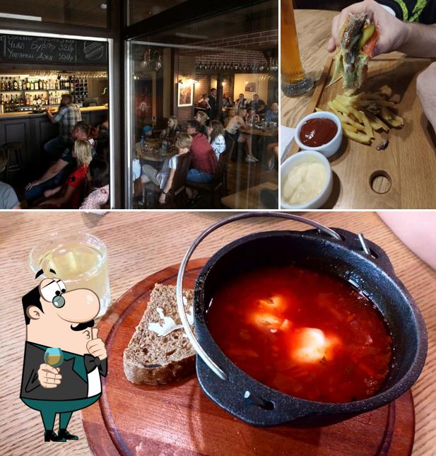 Взгляните на снимок паба и бара "Max Brau"