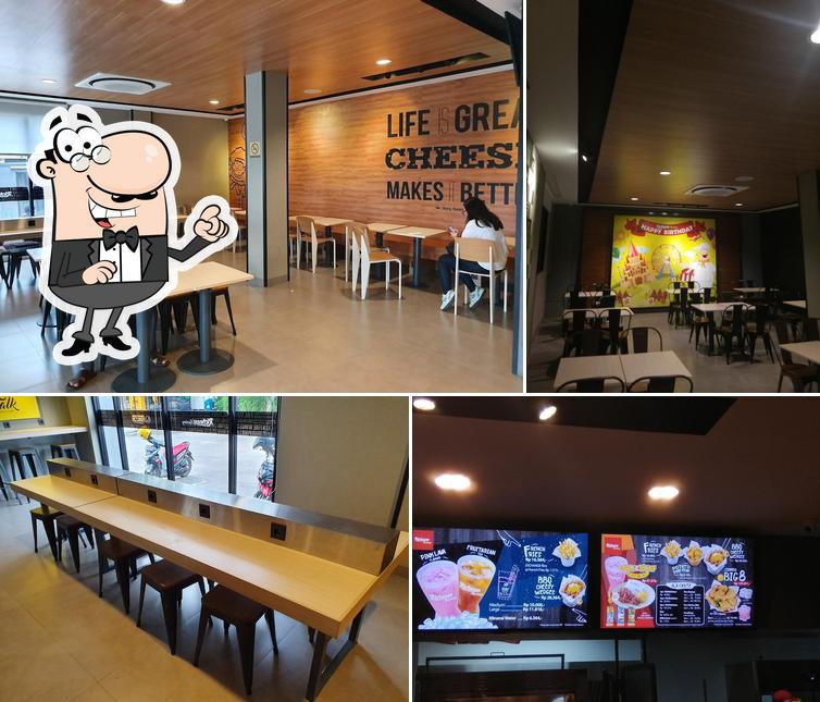 Richeese Factory Ahmad Yani Padang