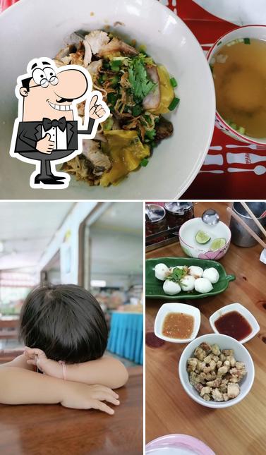 ร้านบะหมี่หน้าโรงเรียนตะกั่วทุ่ง