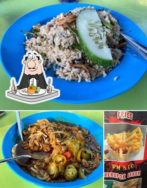 FAMOUS PD CHAR KUEY TEOW HAJAH ROS