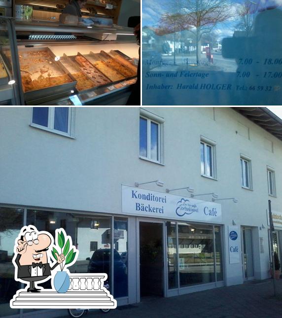The blue and white cake heaven