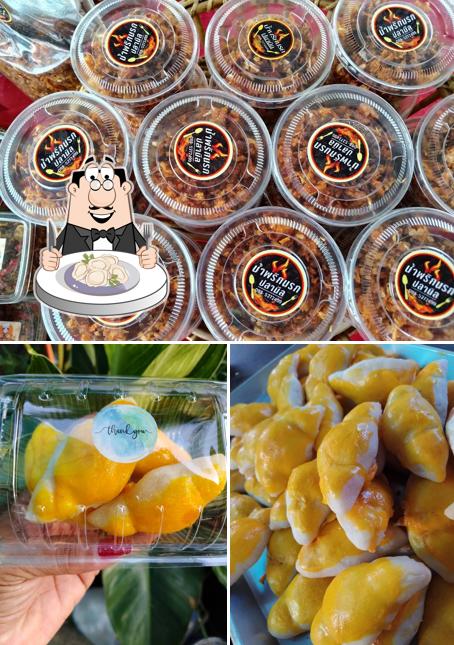 แม่บังอร น้ำพริกนรกปลานิล ขนมเปี๊ยไข่เค็ม