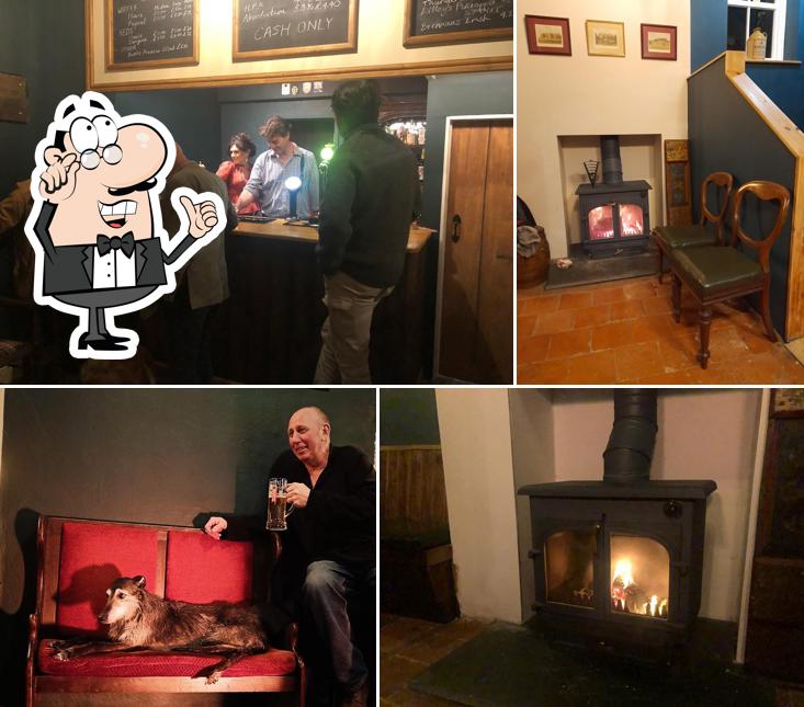 Old Street Tavern and Pepper House Rooms