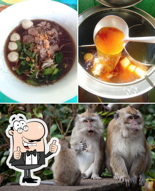 ก๋วยเตี๋ยวหมูชูธง
