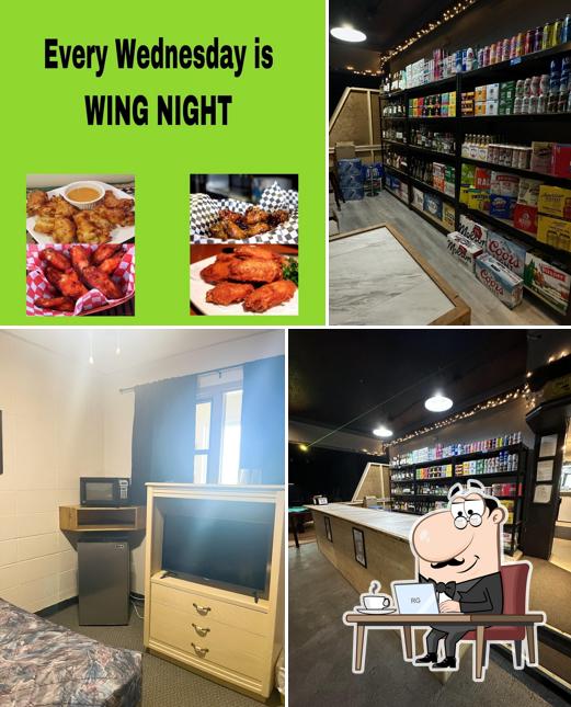Mac's Bar & Grill