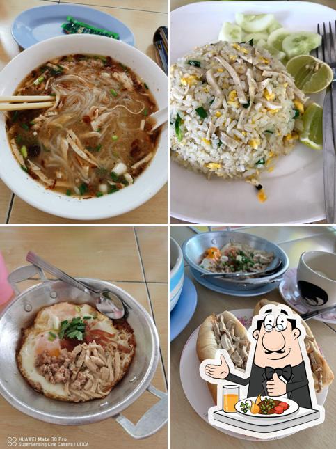 บ้านอาหารเช้า คุณอ้อ / Khun O's, The Breakfast House: Noodles, Porridge, & Vietnamese Breakfast, Until 2 PM