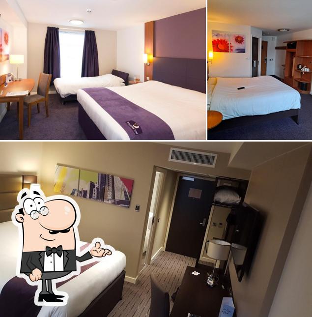 Premier Inn Caerphilly Crossways hotel