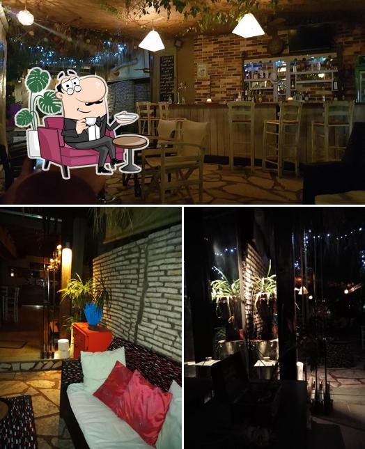 Willys Cafe & Bar
