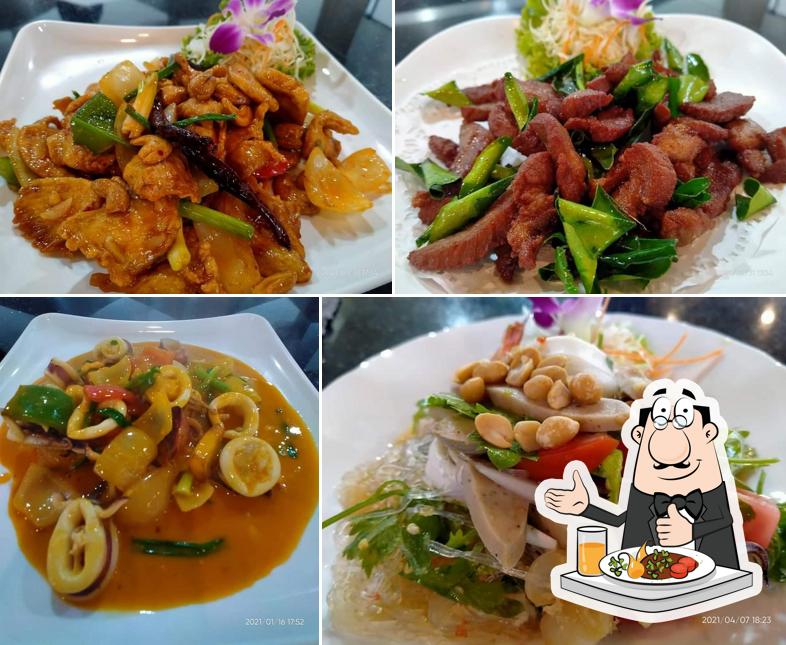 ครัวชายคาตามสั่งก๋วยเตี๋ยว