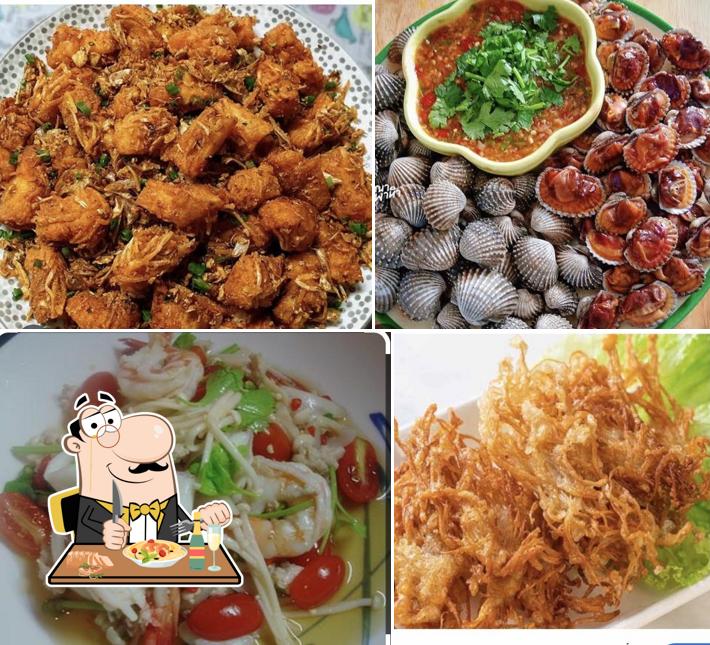 อุ๋งอื๋งโคตรยำ&ลูกชิ้นย่างเนย (OungOing Grilled Meatballs)