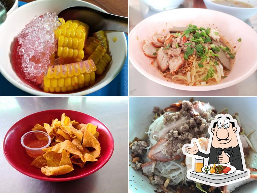 ก๋วยเตี๋ยวหมูมะนาวแม่บุญมี