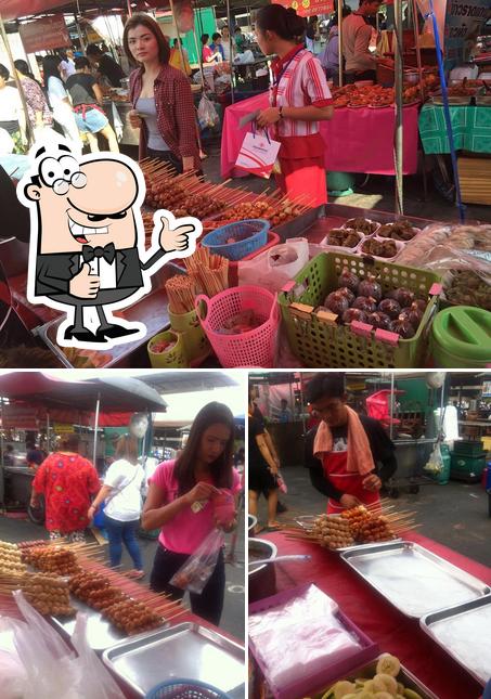 ร้านป้าอ้วนลูกชิ้นปิ้ง&ขนมกุ้ยช่ายทอด เซียร์รังสิต