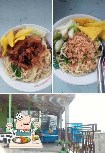 Warung "Mbak Ahul"
