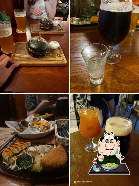 Еда в "Моллисе Мьюз"