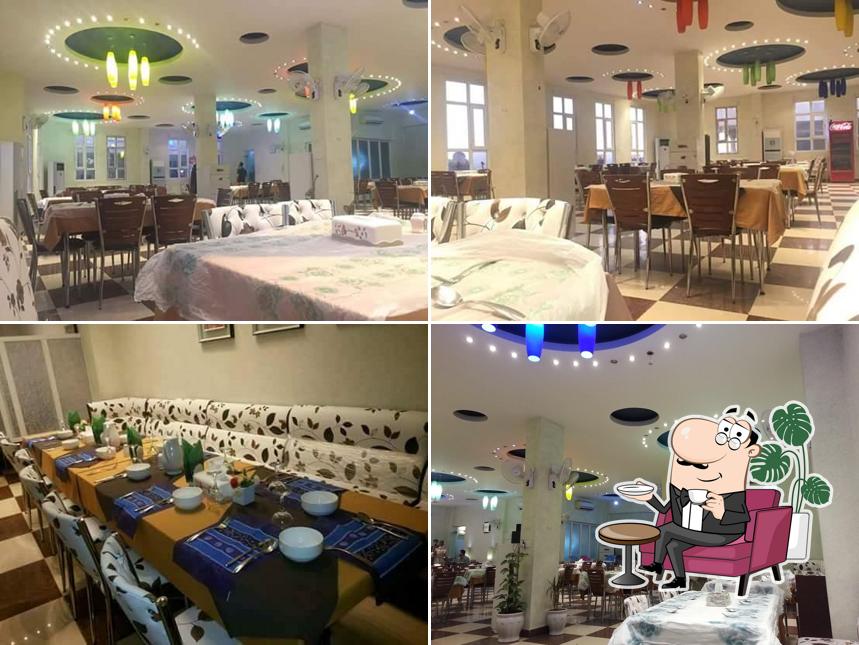 مطعم بيت الطين